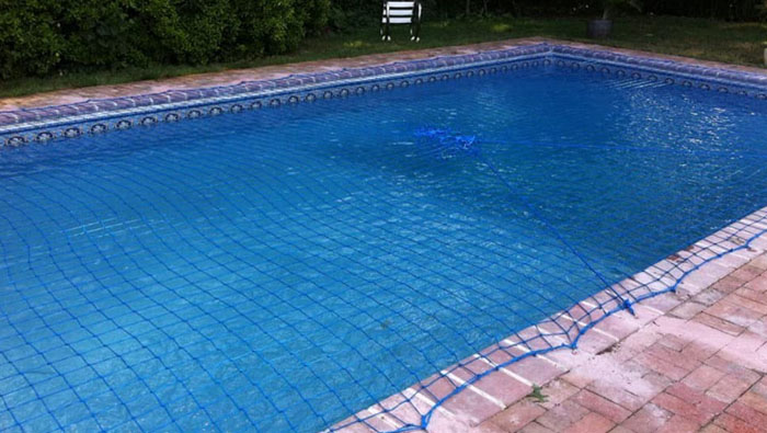 Swimming pool nets
